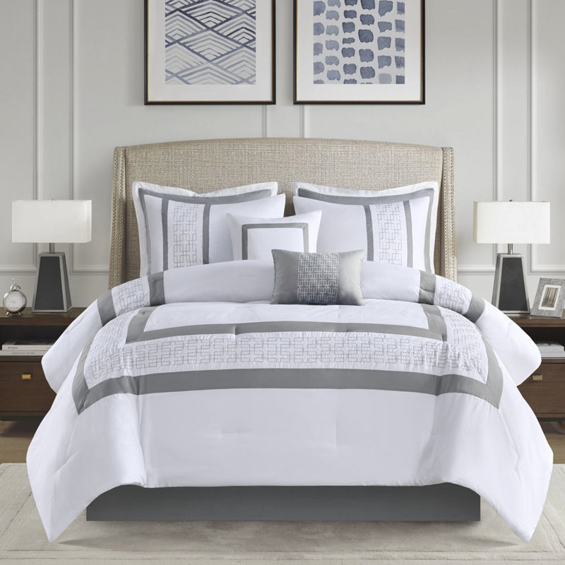 Très grand lit brodé 8 pièces - Accents sophistiqués, rembourrage 8 détails gracieux, microfibre, Blanc