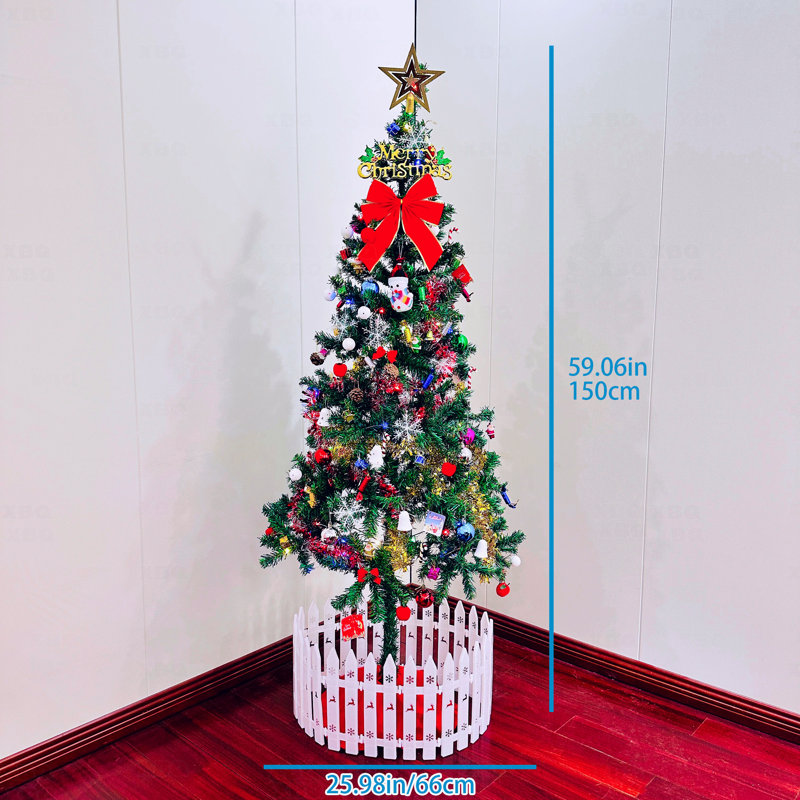 Arbre de Noël artificiel illuminé 5 pi avec lumières à DEL écoénergétiques, 109 jupes d'arbre suspendues et garde-corps inclus