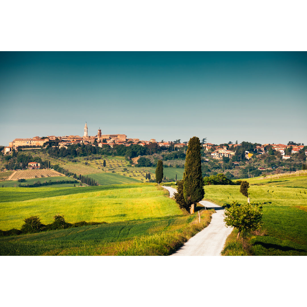 Straße nach Pienza von Borchee - Druck auf Leinwand ohne Rahmen