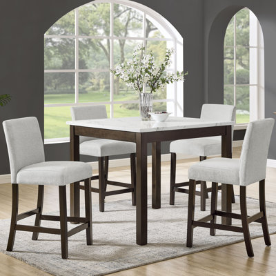 Ensemble de salle à manger à hauteur de comptoir 5 pièces, carré, table en faux marbre blanc, tissu, capitonnage, chaises capitonnées, pieds en bois, brun
