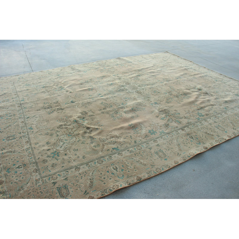 Tapis turc classique beige et bleu pour une décoration de sol élégante et intemporelle dans n'importe quelle salle à manger ou chambre à coucher