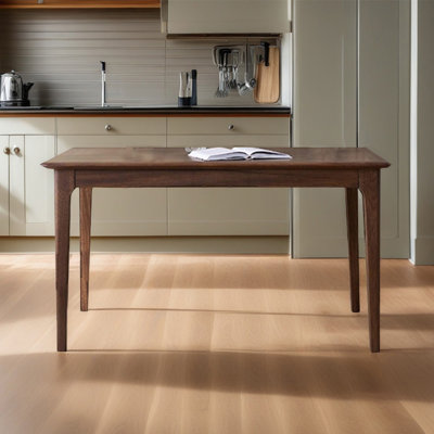 Classic simple fashion dinning table