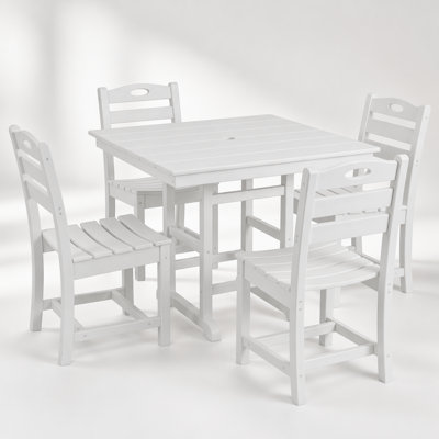 Ensemble de salle à manger en PEHD blanc pour 4, ensemble de patio 5 pièces avec table carrée et 4 chaises, trou pour parasol
