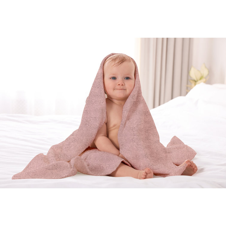 https://assets.wfcdn.com/im/29044205/resize-h755-w755%5Ecompr-r85/2112/211203810/Delara+100%25+Organic+Cotton+Towels+650+GSM+Plush+Feather+Touch+Quick+Dry+Bath+Towel.jpg