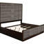 Très grand lit à panneau très grand avec revêtement gris, base en grains de poivre fumé, style moderne, doux, motifs rectangulaires, côtés en canaux, garniture dorée, formes audacieuses, capitonnage, accents-694276885