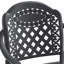 Cet ensemble de salle à manger en fonte d'aluminium toutes saisons comprend des chaises pivotantes et une table rectangulaire avec une structure noire