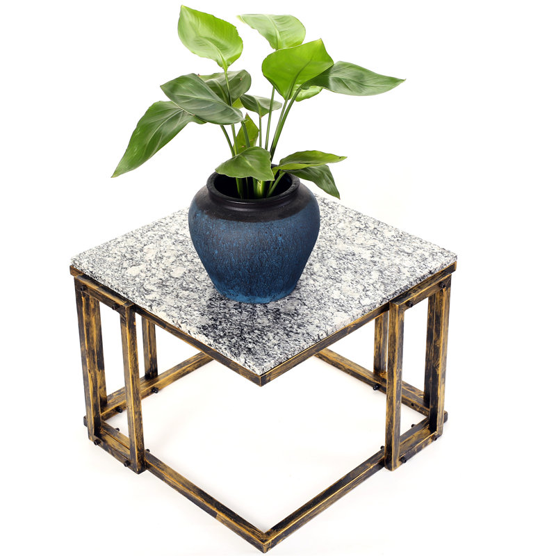 Support pour plante en marbre de granit 14,5 po avec supports en métal noir / or - plateforme à copeaux et pieds sophistiqués