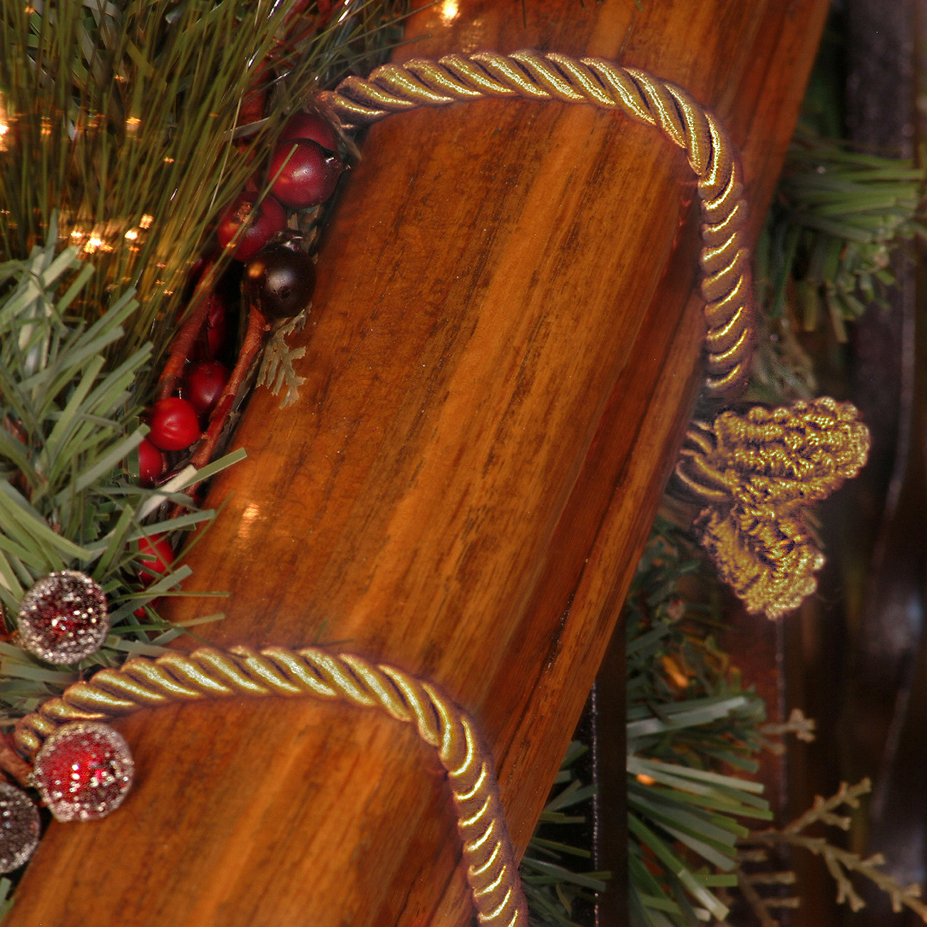 Garland Tie, 1.33 ft, Red