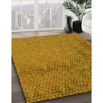 Tapis jaune tissé à la machine