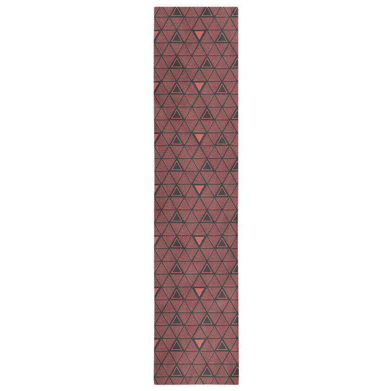 Chemin de table à triangles dessinés à la main Classic, 16 po x 72 po, Rouge/noir