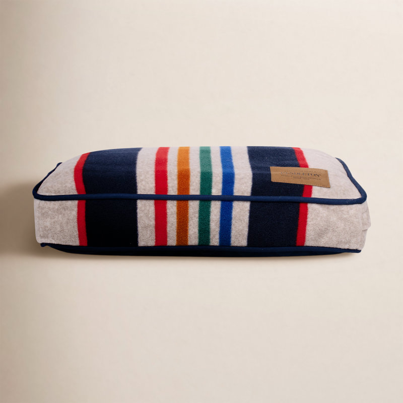 Pendleton National Park Pet Napper, Medium (36" W x 27" D x 4" H), Yellowstone