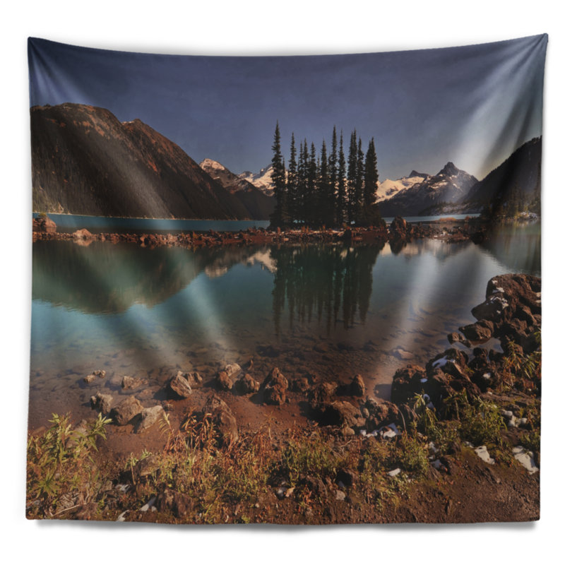 Polyester en polyester et arbres de pin en tapisserie du soir avec accessoires de suspension inclus, H 78 po x l 92 po