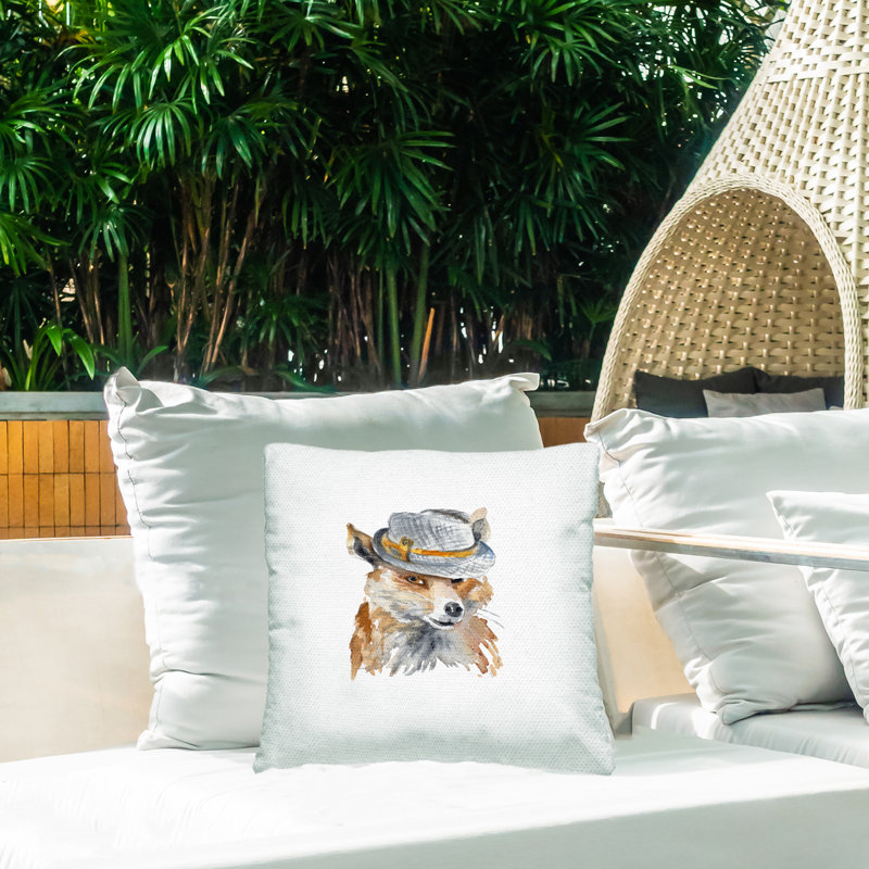 Renard portant un coussin d'extérieur imprimé de mode animalière par Lanie Loreth