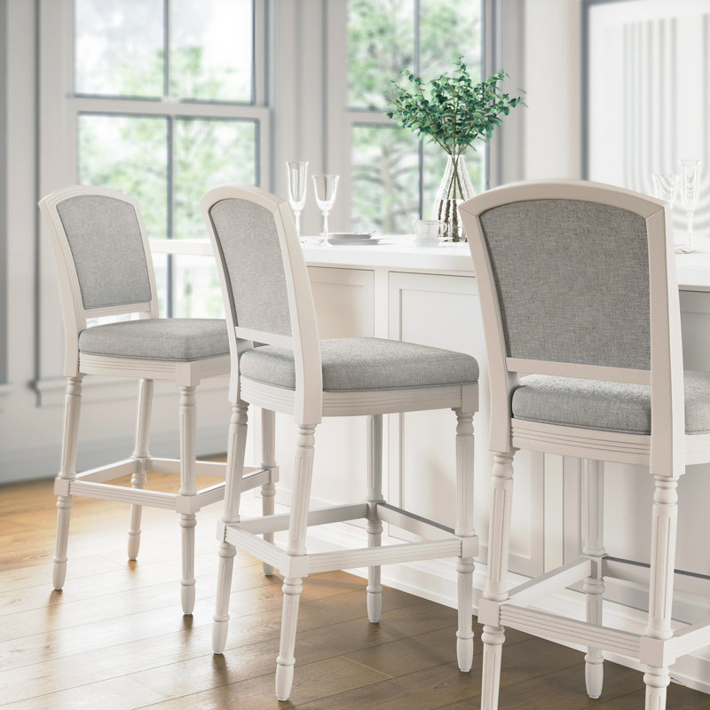 Tabouret de bar blanc avec hauteur de 31 pouces, siège et dossier rembourrés gris, design texturé et orné pour la cuisine de bar à pieds tournés