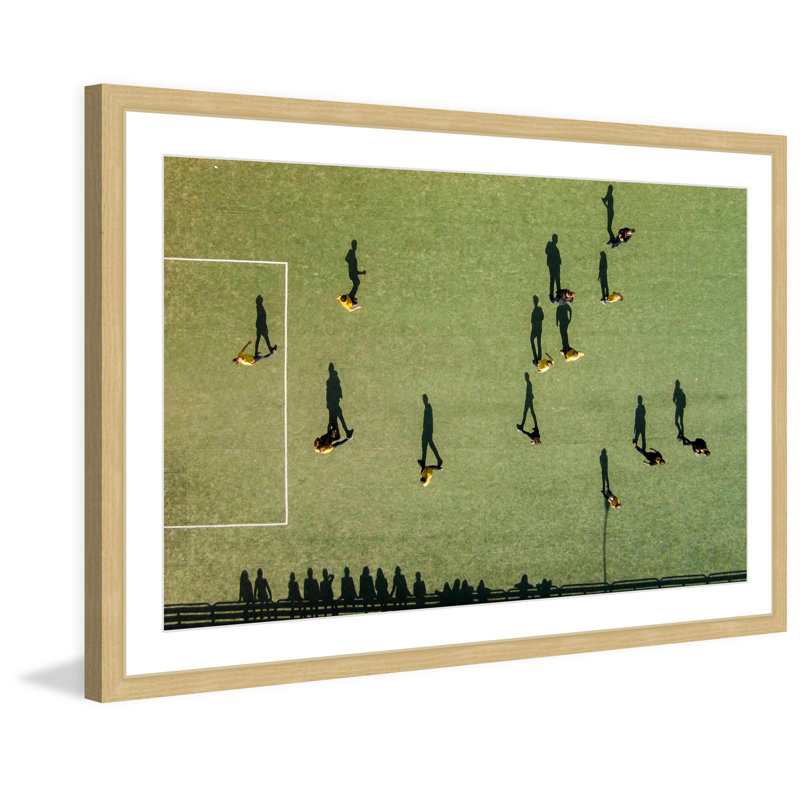 « football » par karolis janulis, reproduction d’art encadrée, 16 po x 24 po