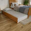Lit plateforme en bois massif Fitzsimmons avec pied de lit et gigogne assortis-1863643055-1863642705