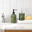 Ensemble d'accessoires de salle de bain en verre épais 4 pièces avec motif pressé décoratif - Comprend un distributeur de savon à main, un gobelet, un porte-savon et un porte-brosse à dents (vert)