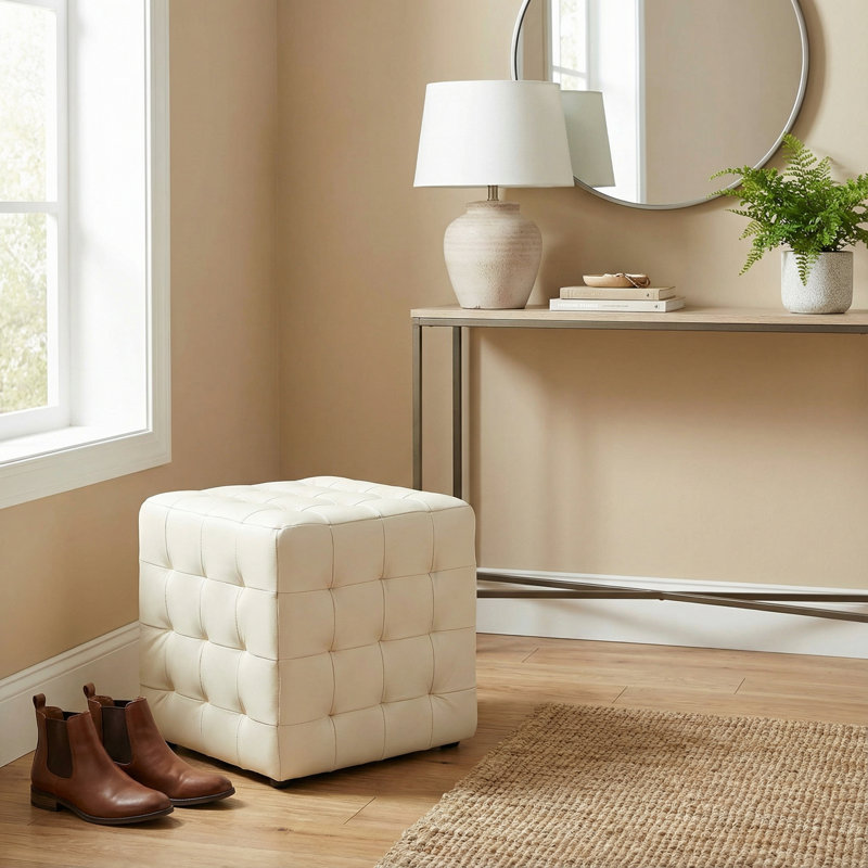Repose-pieds cubique capitonné 100% cuir véritable Phabian, Crème