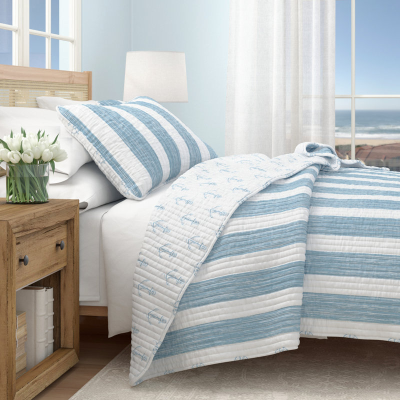 Coastal Striped Reversible Quilt Set with Shams, Twin/Twin XL Quilt + 1 Sham, Blue