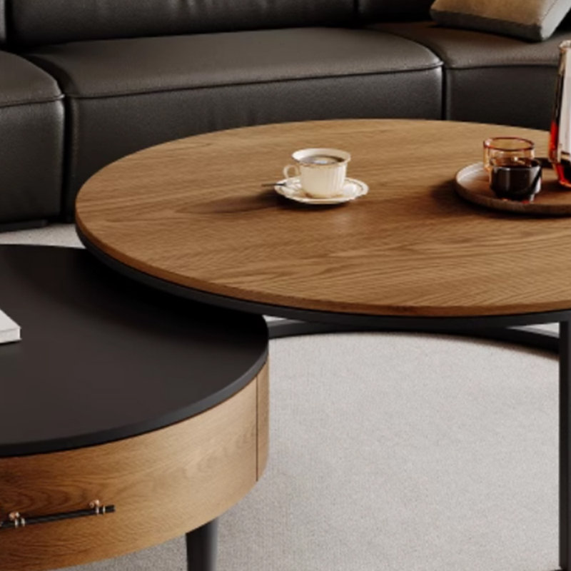Table basse rétro aux couleurs contrastantes