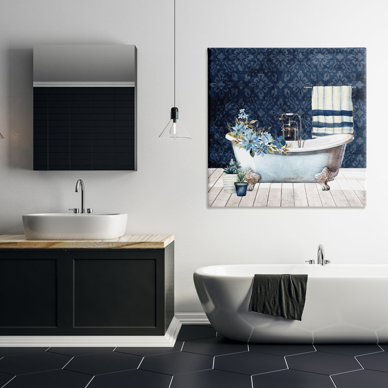 «Blue Damask Bathroom», art mural par Kim Allen, H 36 po x l 36 po