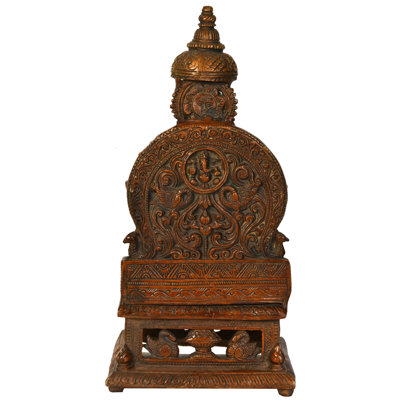 Lord Ganesha assis sur un trône
