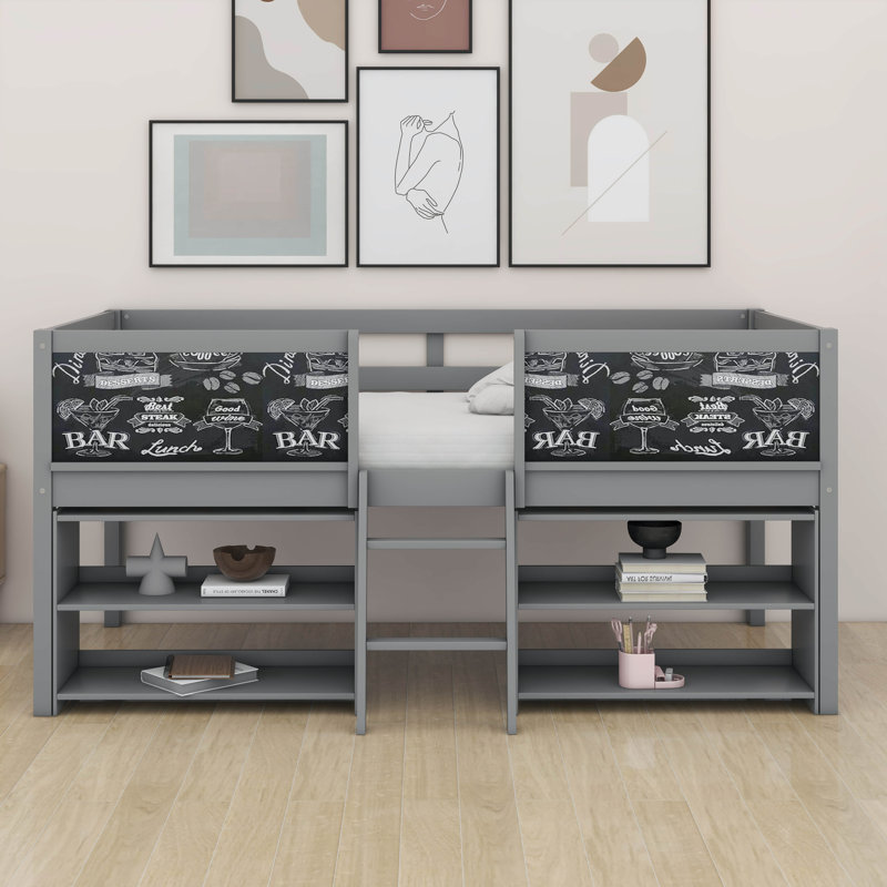 Lit mezzanine bas pour enfants avec 2 tablettes de rangement mobiles, cadre de lit mezzanine simple avec tableau noir et échelle