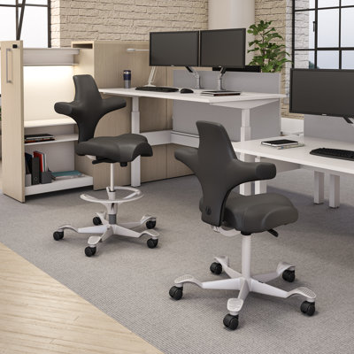 Fauteuil réglable en position assise / debout HœG Capisco