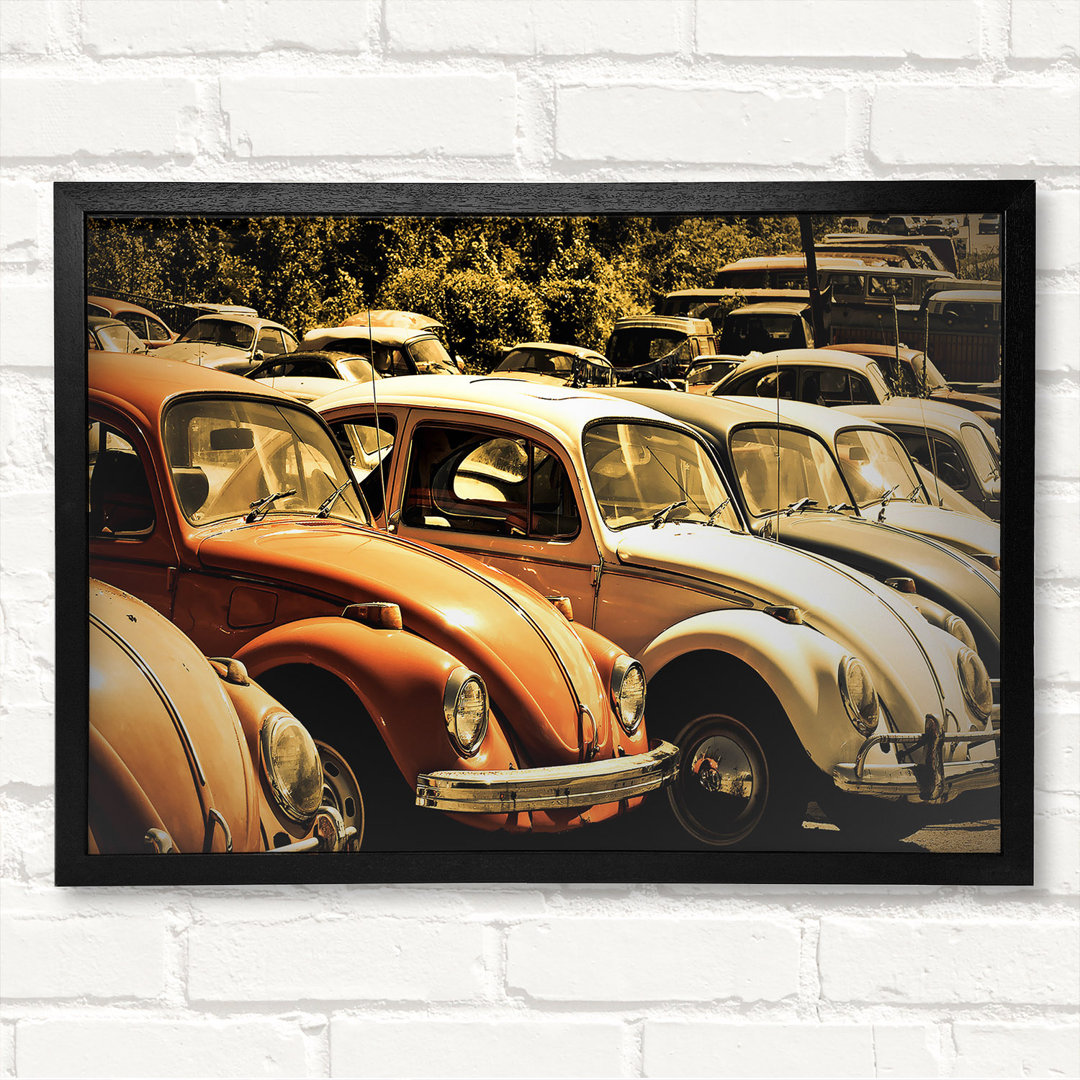 Old Volkswagen Beetle Junkyard - Closed Corner Frame Kunstdrucke auf Holz