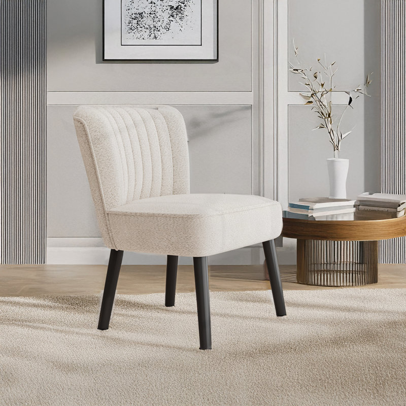 Chaise compacte chic et confortable pour les espaces élégants