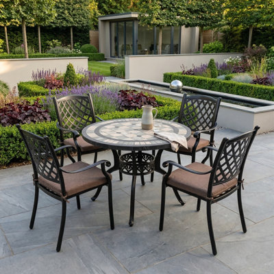 4 - Person Patio Dining Set with Round Table