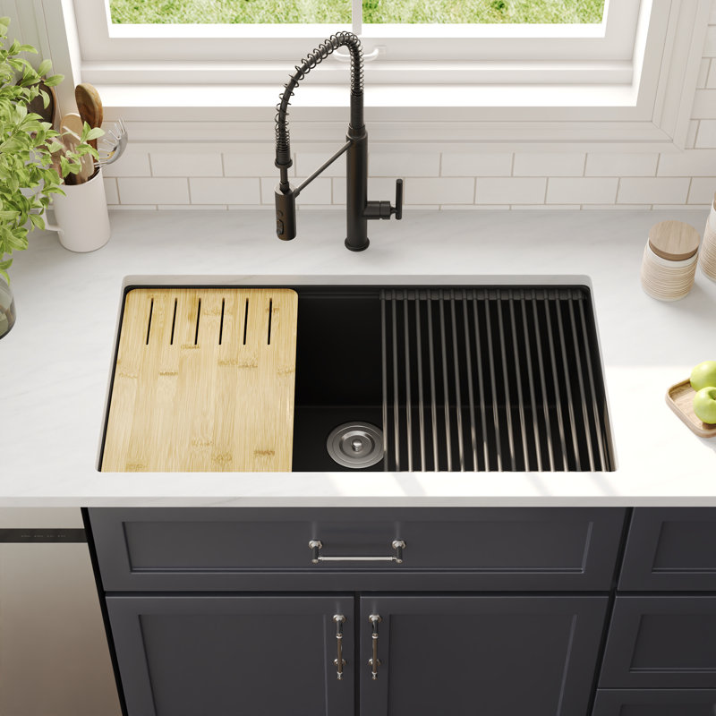 Évier de cuisine rectangulaire à cuve simple encastrable en quartz 33 po x 19 po avec accessoires DeerValley, Noir mat
