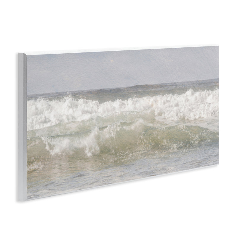 Plaque murale panoramique avec vagues déferlantes, design par Melissa McClain