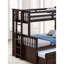 Lit superposé simple au-dessus d'un lit double transitionnel avec tiroirs latéraux et 3 tiroirs sous le lit, teinte noyer foncé, composition en bois d'ingénierie massif, pour rangement de tiroir de chambre à coucher, design, cadre, espace