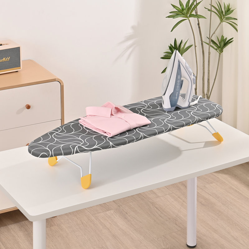 Planche à repasser de table portable compacte avec pieds en fer