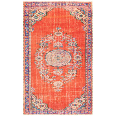 Tapis rouge Crocifissa 5 pi 2 po x 8 pi 4 po Crocifissa