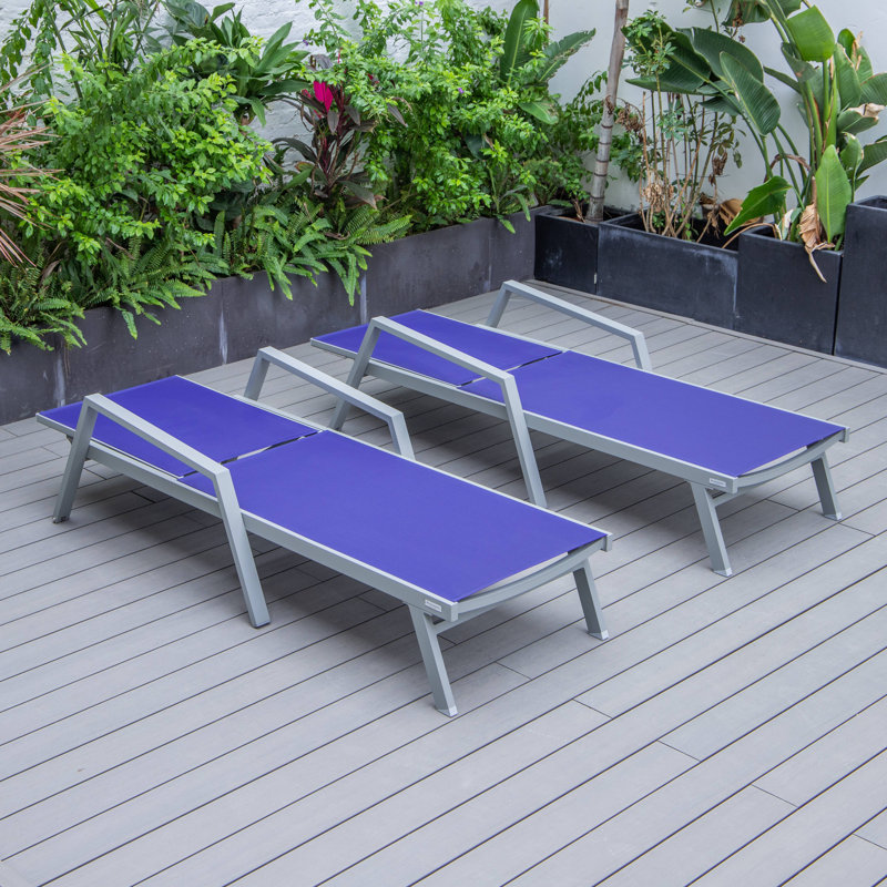 Chaise longue inclinable pour l'extérieur avec roulettes, structure en aluminium thermolaqué et filet respirant, dossier réglable pour la piscine et la terrasse