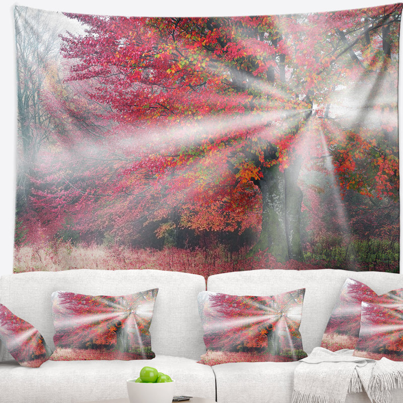 Lumière mystique en tapisserie de forêt rouge d'automne Landscape, H 32 po x l 39 po