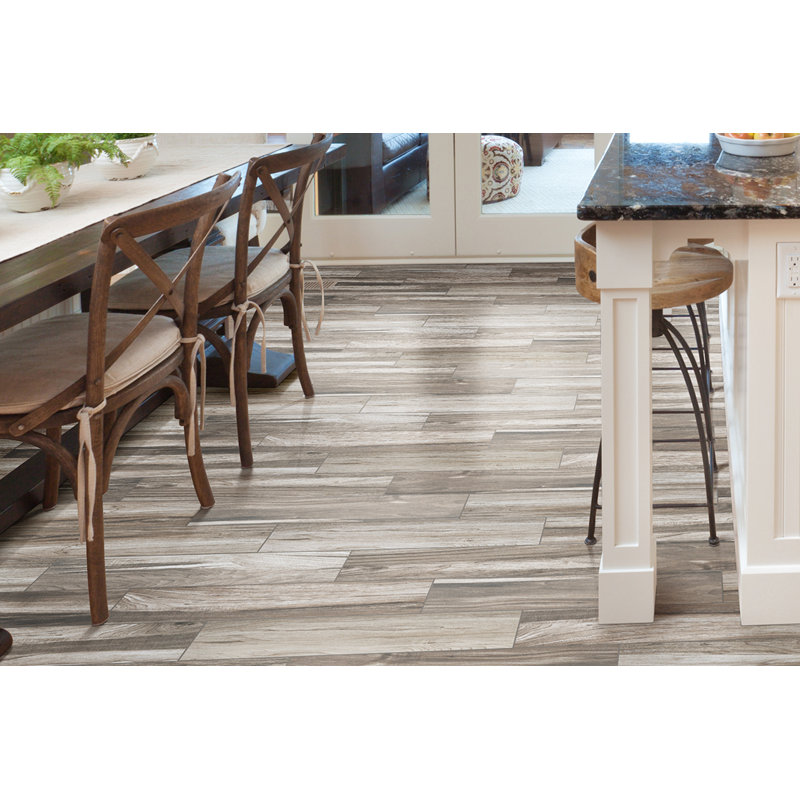 Carreau de plancher et de mur en porcelaine mat aspect bois 6 po x 24 po Willowmere, Corniche