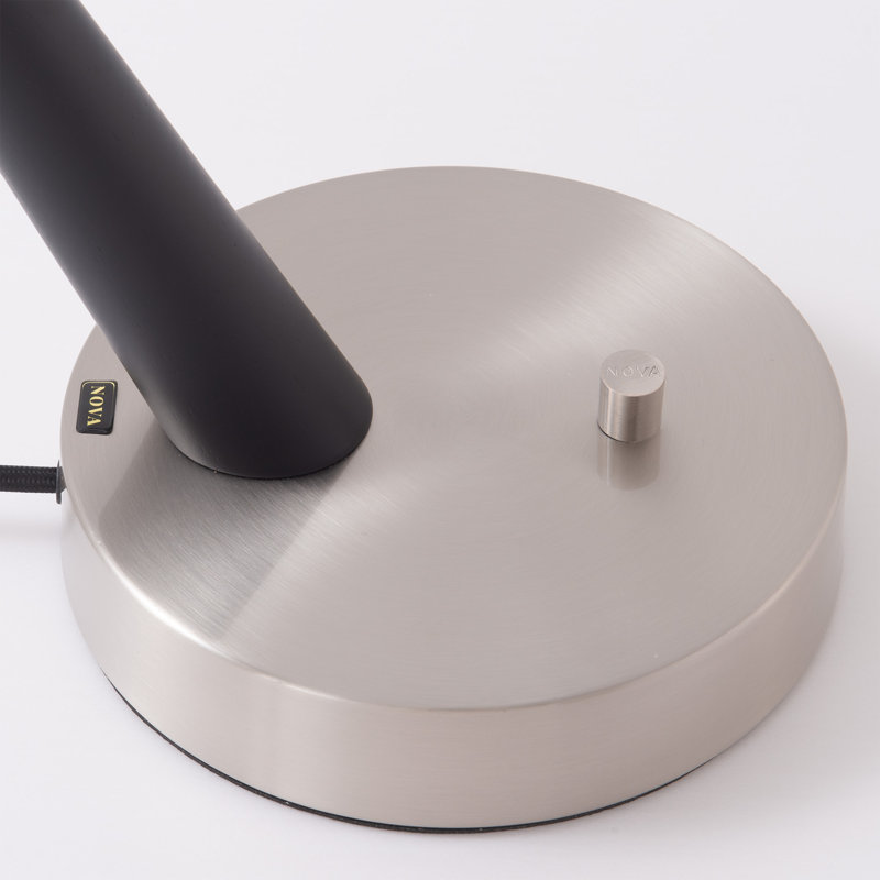 Lampe de table Acworth Boomerang - Corps en acier nickel noir, demi-dôme noir mat, 32 po de hauteur, gradateur Nova, Noir mat