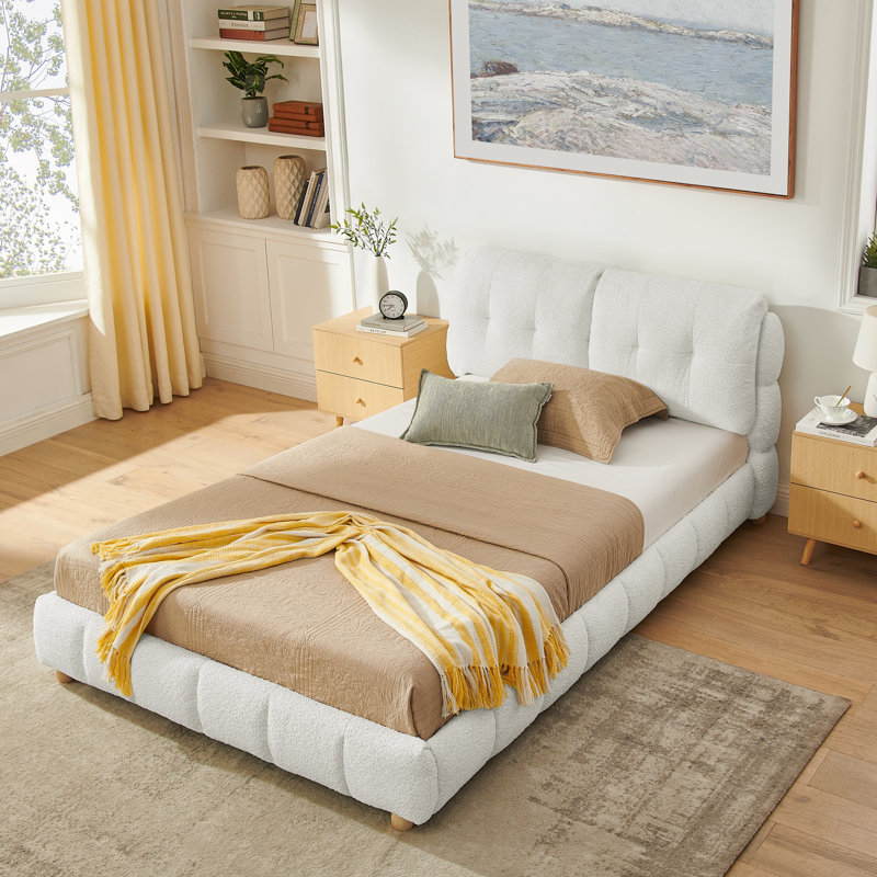 Grand lit plateforme en tissu bouclé de style crème grand, cadre rembourré doux avec des pieds en bois massif, aucun sommier nécessaire