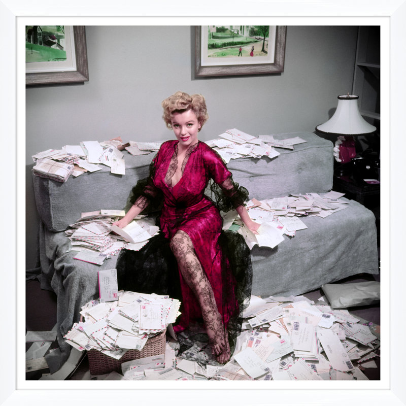 «Fan Mail» par Slim Aarons - photographie, Cadre simple blanc, H 51,5 po x l 51,5 po x P 1,5 po