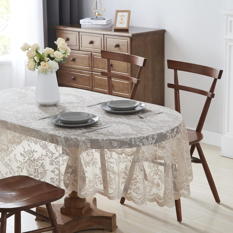 Nappe Dalainee, Doré, 104" x 60"