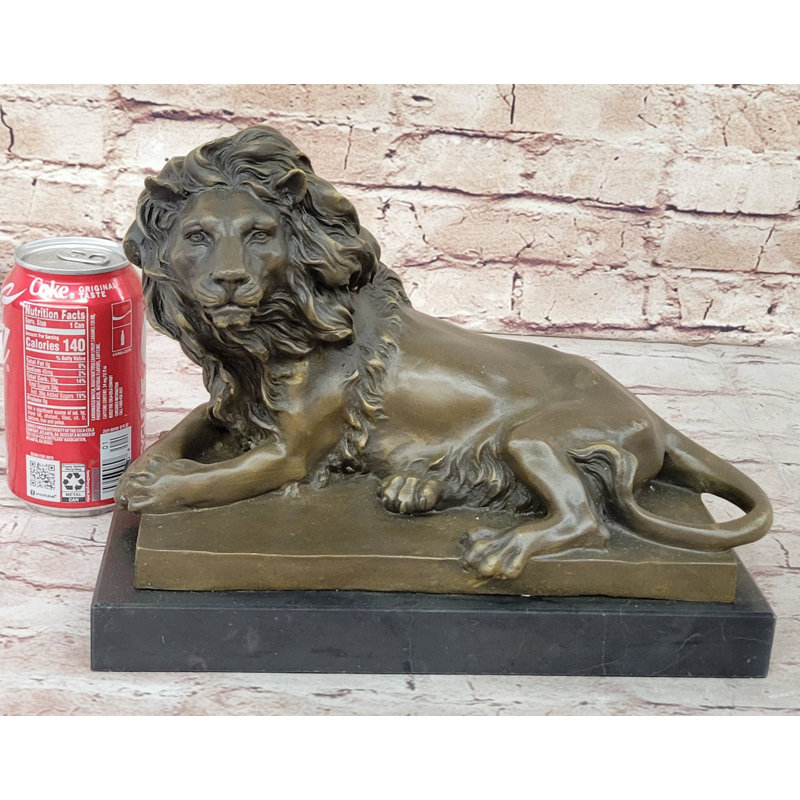 Sculpture signée Barye, lion d'Afrique, roi de la jungle, reposant sur bronze, art déco