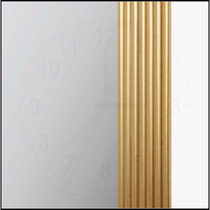 Élégant miroir mural rectangulaire à cannelures arrondies, une pièce de décoration superbe et fonctionnelle pour tout espace.
