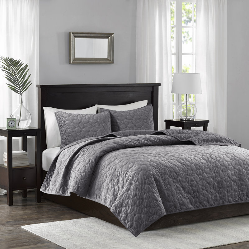 Ensemble de courtepointe en velours de trois articles Harper, Couvre-lit double/grand et 2 taies décoratives st, Gris