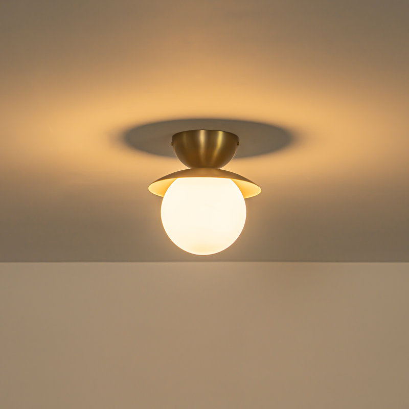 Plafonnier encastré en verre opalin de style moderne du milieu du siècle, à une lumière