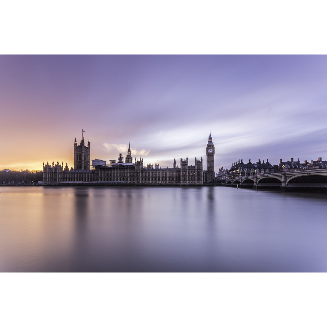 Houses Of Power, London von Aaronphotographs - Kunstdrucke auf Leinwand