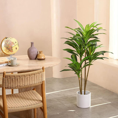 Fausse plante verte Dracaena en pot