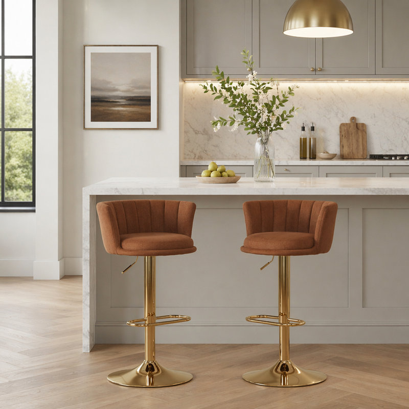 Ensemble de 2 tabourets de bar pivotants réglables avec repose-pieds chromé, siège en velours et pieds dorés pour une assise confortable et un décor moderne